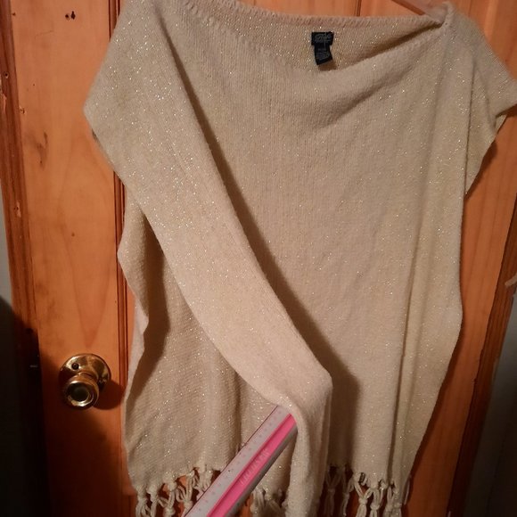 2/$10 Raffe poncho - Picture 2 of 3